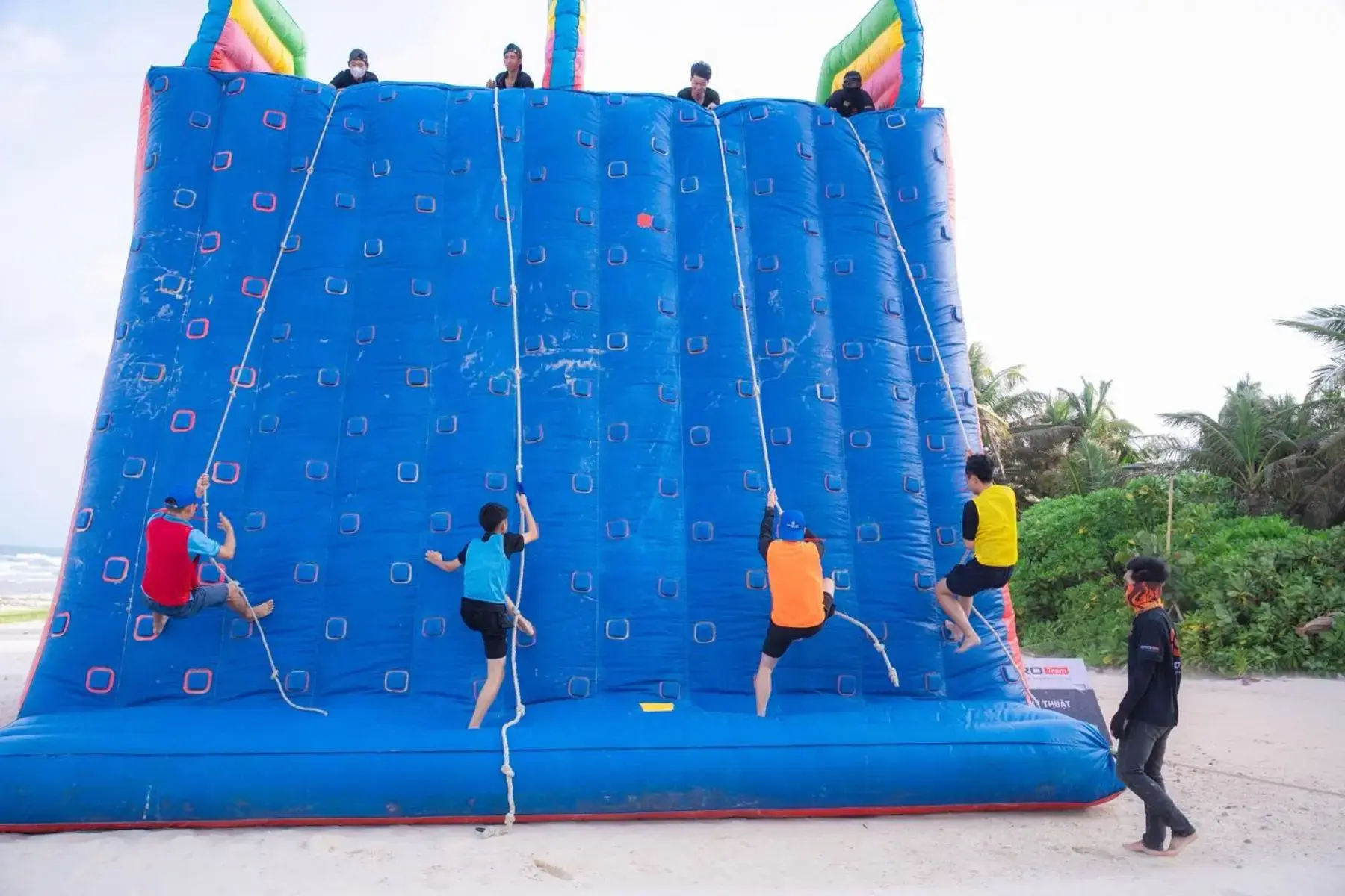 Thử thách Núi hơi (VNG) trong Hoạt động teambuilding Nha Trang