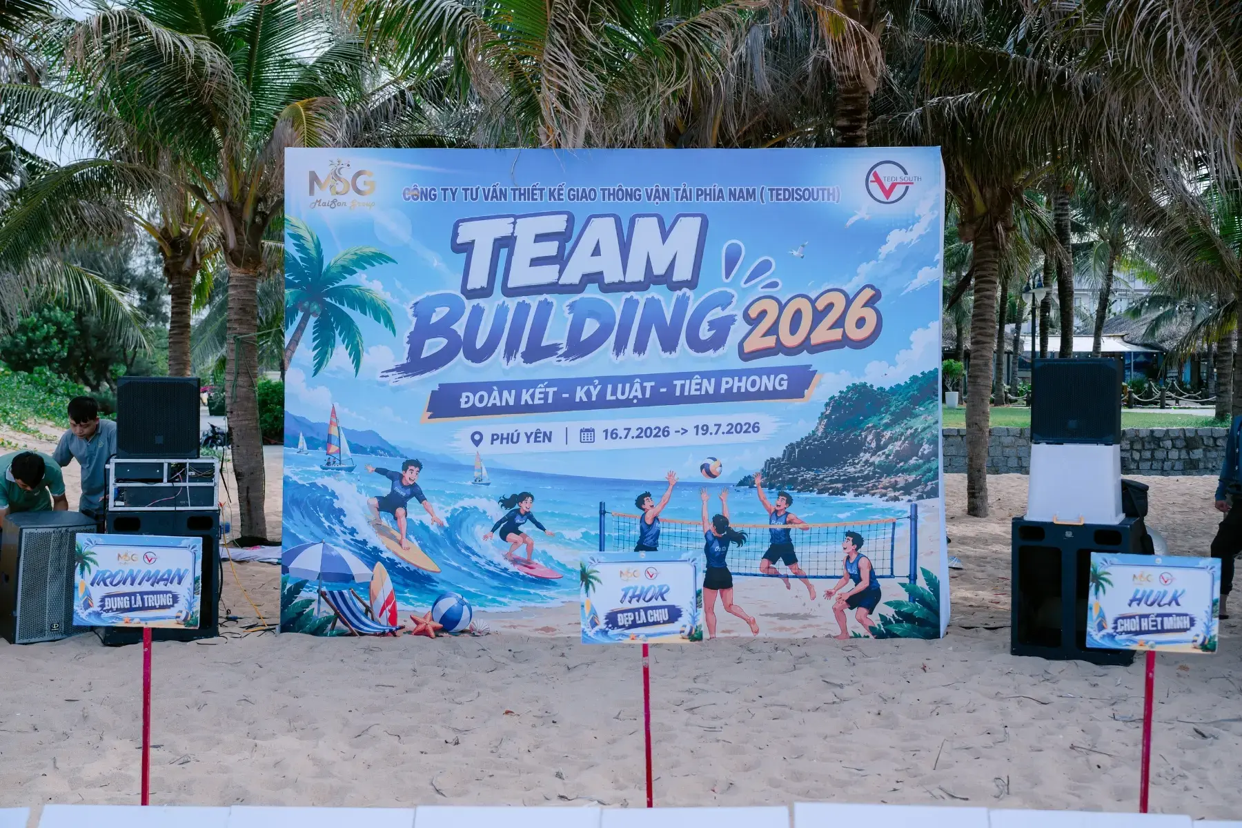 Cổng chào Team Building Phú Yên với concept riêng, mang dấu ấn và thông điệp gắn kết của doanh nghiệp